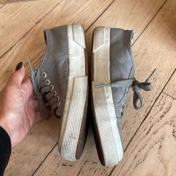 Superga Women's 2750 Classic Lace-up Canvas Sneaker
Size EU39.5 US7 - Picture 11 of 15